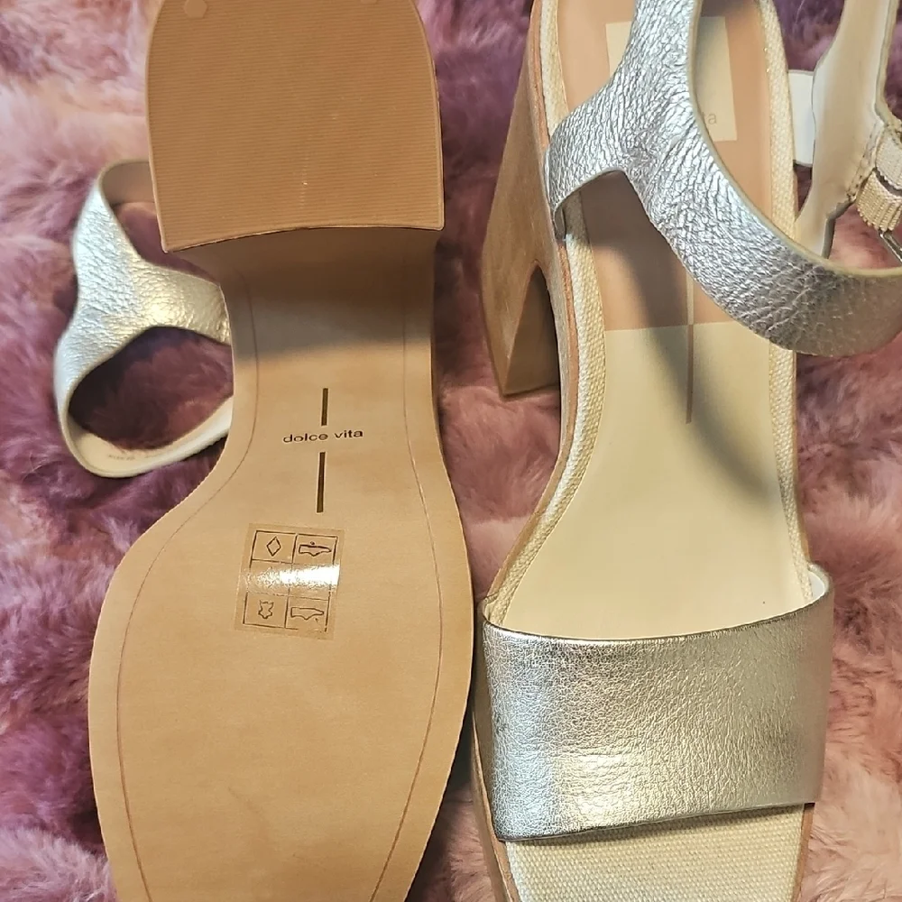 Elegant Silver Strap Sandals - Picture 5 of 5